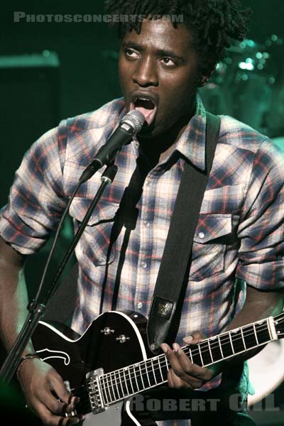 BLOC PARTY - 2007-01-22 - PARIS - Radio France (Studio 105) - Rowland Kelechukwu Okereke